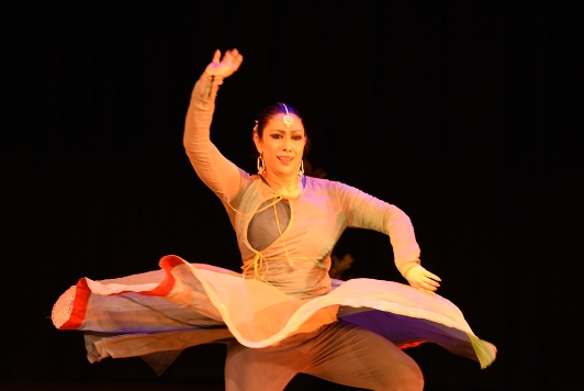 Kathak Exponent Sanjukta Sinha’s Abhinaya on Aaj Jane Ki jID Na Karo …Mesmerising