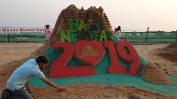 Manas’ sand art ‘The World Harmony’ on the eve of new year