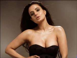 Bollywood actress Ameesha Patel faces arrest warrant in a Rs 3 crore fraud case
