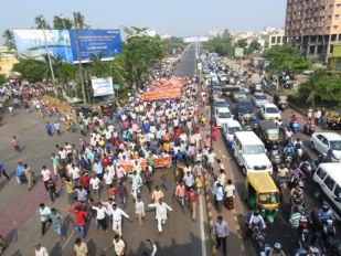 Slum dwellers protest eviction in Bhubaneswar city