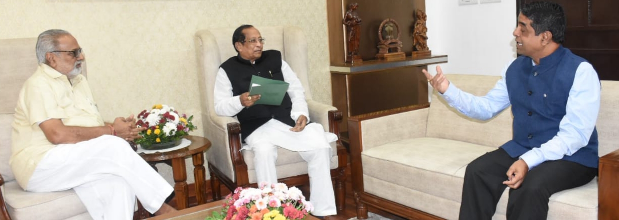 Odisha speaker calls on governor ahead of Assembly session