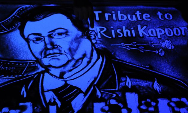 Int’l sand artist Manas pays tribute to Rishi Kapoor