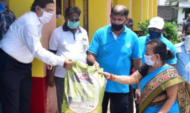 Rotary International distributes relief materials amongst daily wage earners in Puri