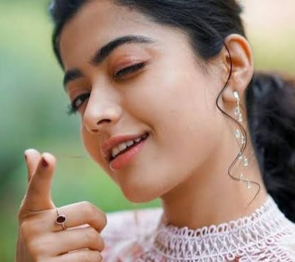 Rashmika Mandanna signs her second Bollywood movie, to feature alongside Big B