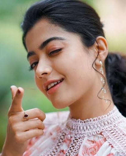 Rashmika Mandanna signs her second Bollywood movie, to feature alongside Big B