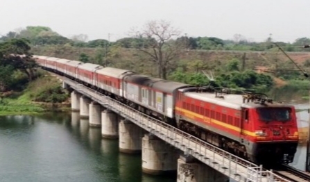 Coal fuels Indian Railways freight loading,122 million tonnes in April22