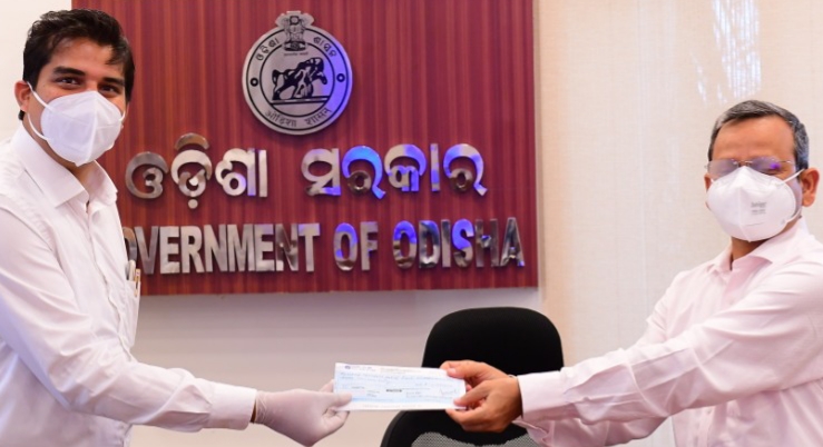 OSIC chairman hands over Rs 10 lakh cheque to CM Relief Fund