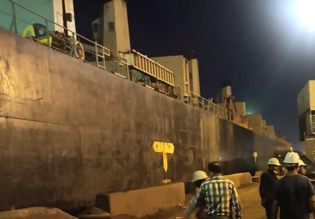 Paradip Port receives 59 oxygen cylinders from Singapore