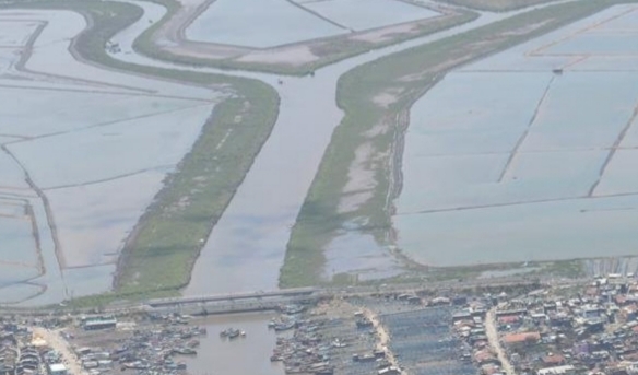 PM Modi announces Rs 1000 crore after aerial survey of Cyclone Tauktae affected Gujarat