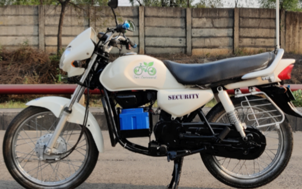 Vedanta employees ‘green engineer’ old petrol bike into e-bike at Jharsuguda