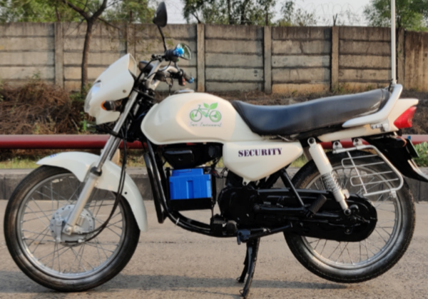 Vedanta employees ‘green engineer’ old petrol bike into e-bike at Jharsuguda