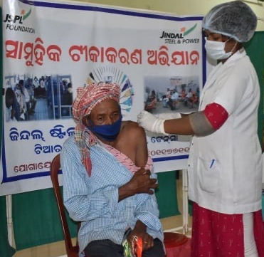 JSPL facilitates Covid-19 vaccination for senior citizens at Tensa