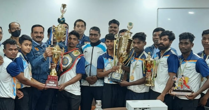 JSP CEO, Dinesh Saraogi meets Kickboxing & Wushu Champions from Barbil