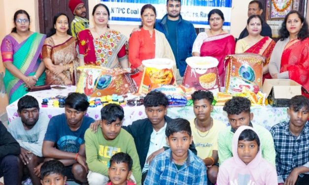 NTPC Swayamsiddha Ladies Club provides food items to needy children
