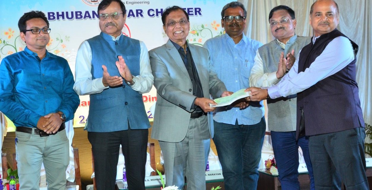 IIM donates Rs. 20 lakh to Bhubaneswar Chapter for Metallurgy promotion