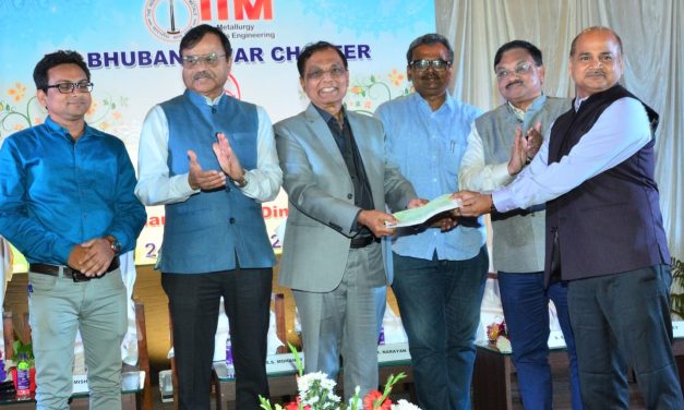 IIM donates Rs. 20 lakh to Bhubaneswar Chapter for Metallurgy promotion