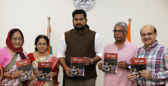 Eminent authoress Madhuree Adhikari’s new children story book Chandrare Chandrajana Released